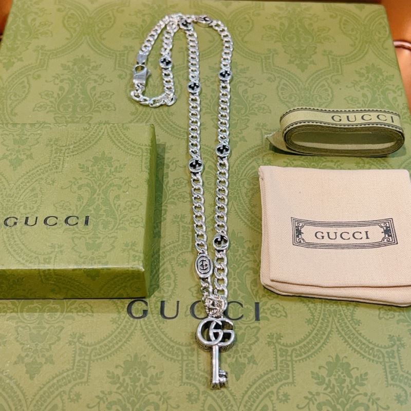G*u*i necklaces